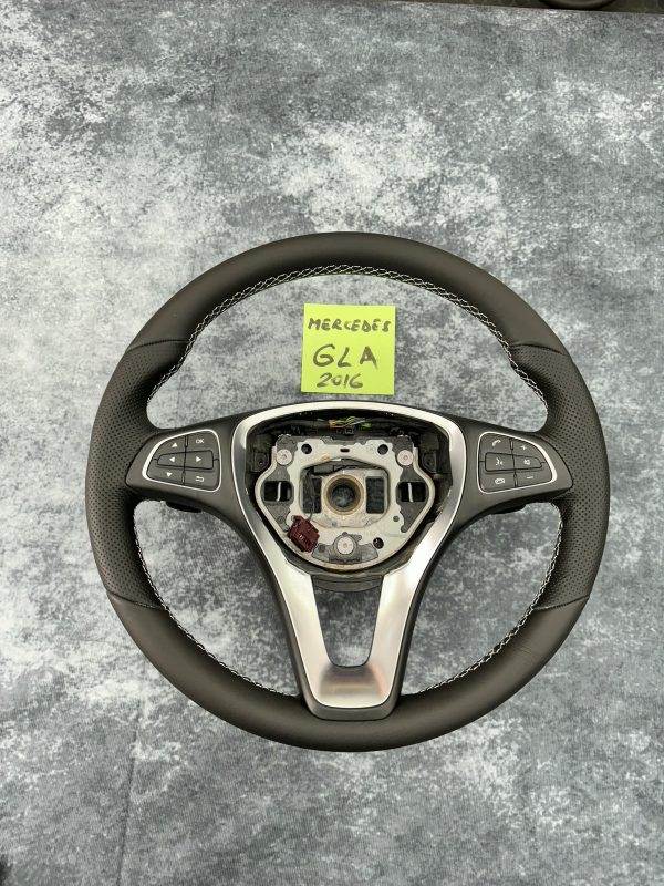 Volante Mercedes Benz GLA 2016 con paddle - immagine 3