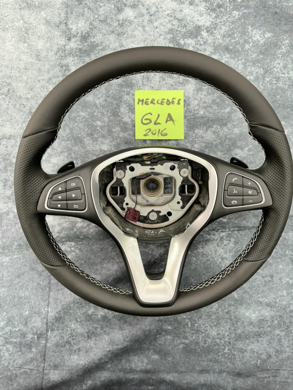 Volante Mercedes Benz GLA 2016 con paddle