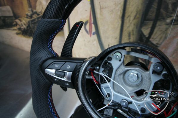 Volante BMW M con display senza airbag - immagine 4