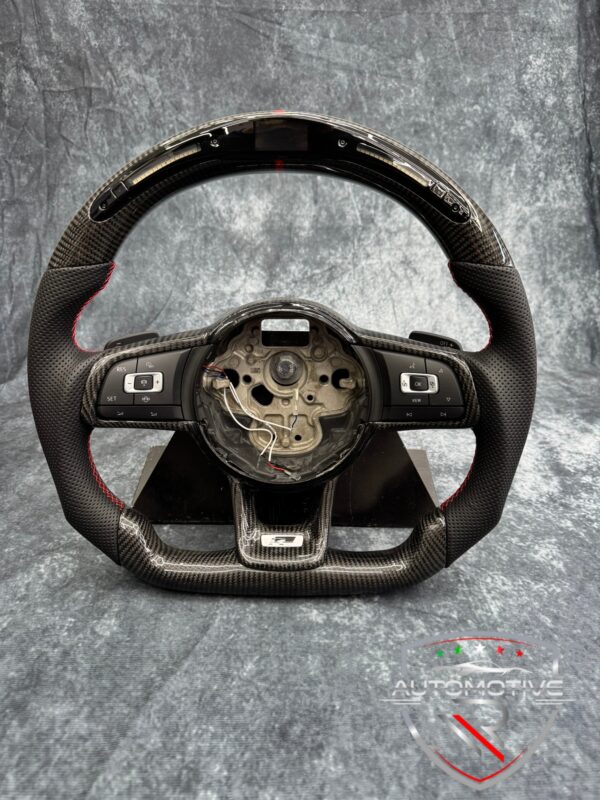 Volante VW Golf 7.5 in carbonio e con display LED