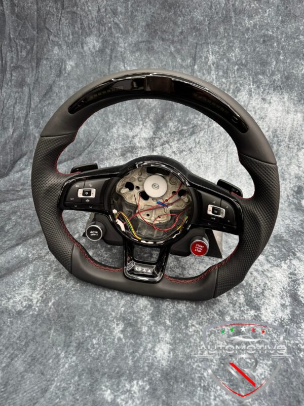 Volante VW Golf 7.5 in pelle con display LED - immagine 2