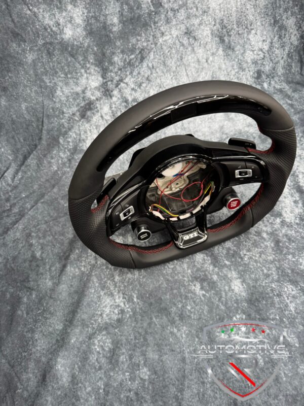 Volante VW Golf 7.5 in pelle con display LED - immagine 3
