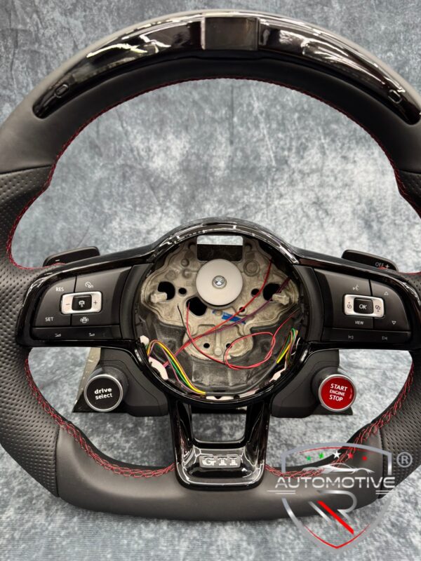 Volante VW Golf 7.5 in pelle con display LED - immagine 5