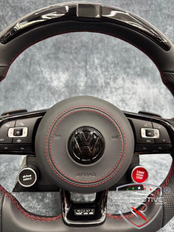 Volante VW Golf 7.5 in pelle con display LED - immagine 4