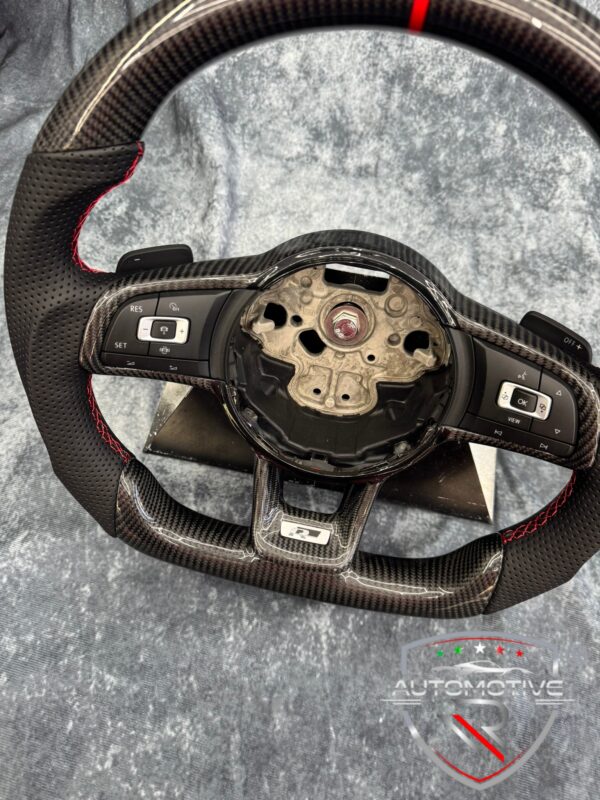 Volante VW Golf 7.5 in pelle e carbonio senza airbag - immagine 7