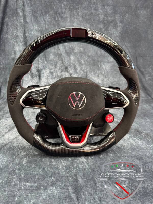 Volante VW Golf 8 GTI in carbonio e alcantara con display LED e airbag