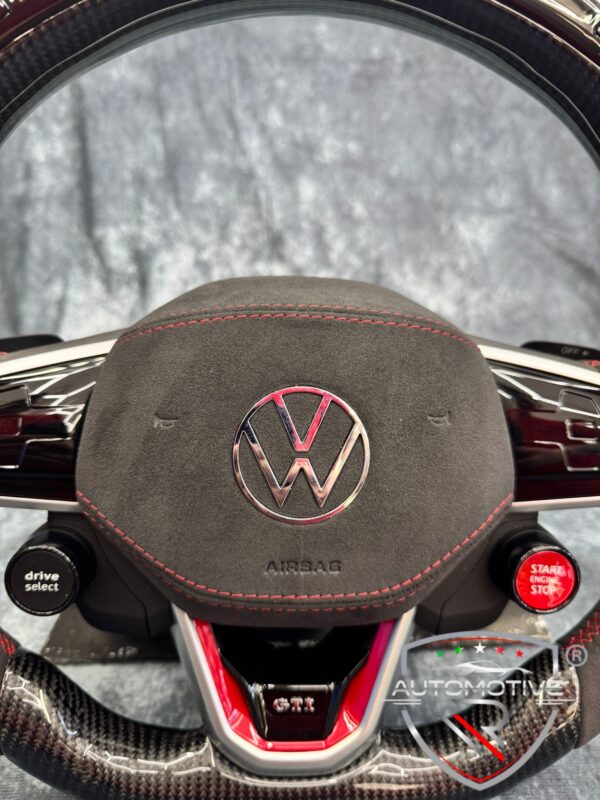 Volante VW Golf 8 GTI in carbonio e alcantara con display LED e airbag - immagine 5