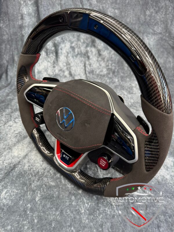 Volante VW Golf 8 GTI in carbonio e alcantara con display LED e airbag - immagine 3