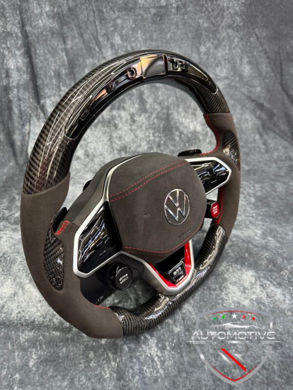 Volante VW Golf 8 GTI in carbonio e alcantara con display LED e airbag - immagine 2