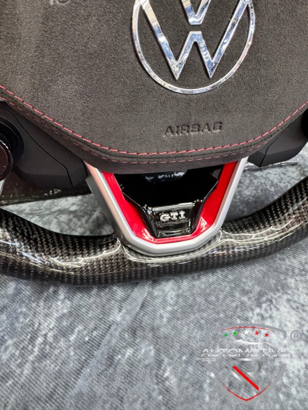 Volante VW Golf 8 GTI in carbonio e alcantara con display LED e airbag - immagine 8