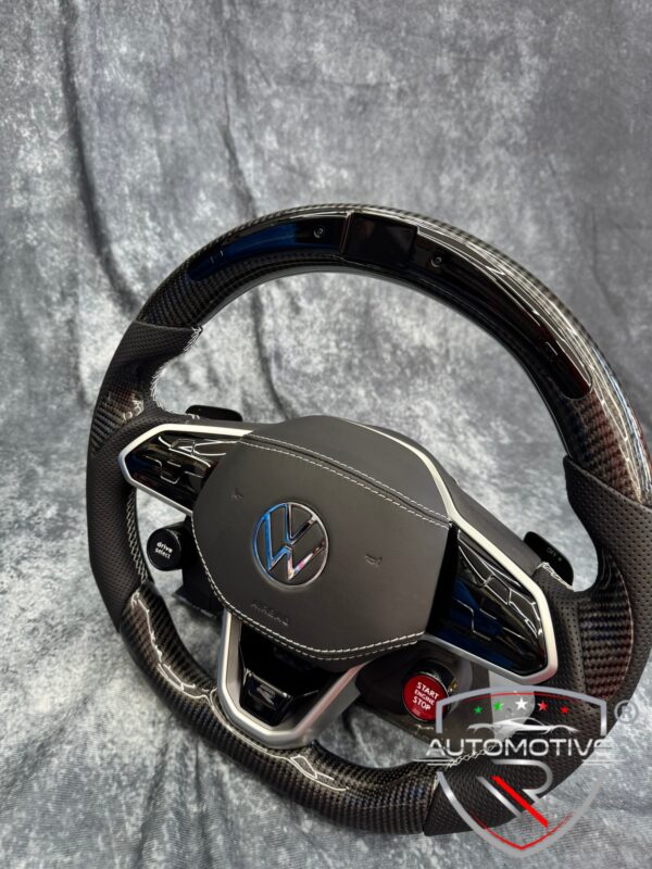 Volante VW Golf 8 R in carbonio e pelle, con display LED e airbag - immagine 3