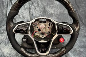 Volante VW Golf 8 R in carbonio e pelle, con display LED, senza airbag