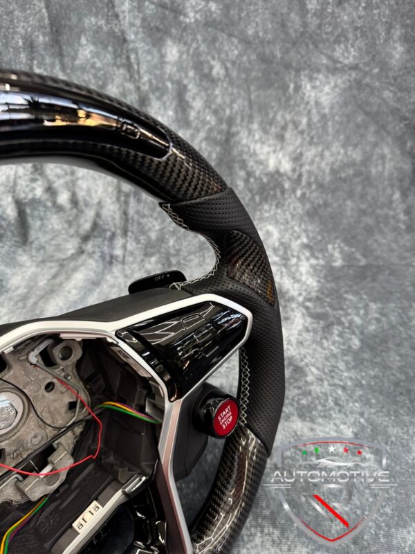 Volante VW Golf 8 R in carbonio e pelle, con display LED, senza airbag - immagine 2
