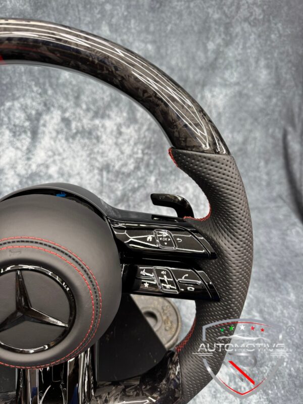 Volante (sportivo) Mercedes Benz AMG 2024 con airbag in carbonio forgiato e pelle - immagine 2