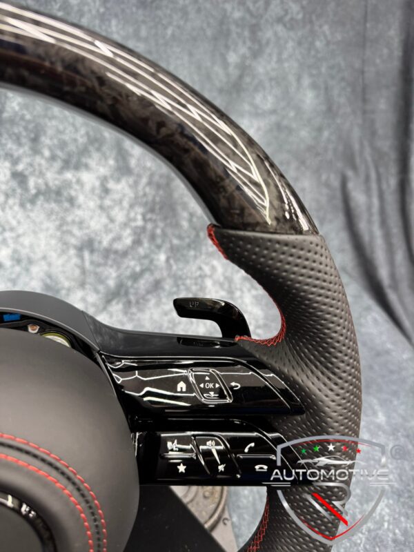 Volante (sportivo) Mercedes Benz AMG 2024 con airbag in carbonio forgiato e pelle - immagine 6