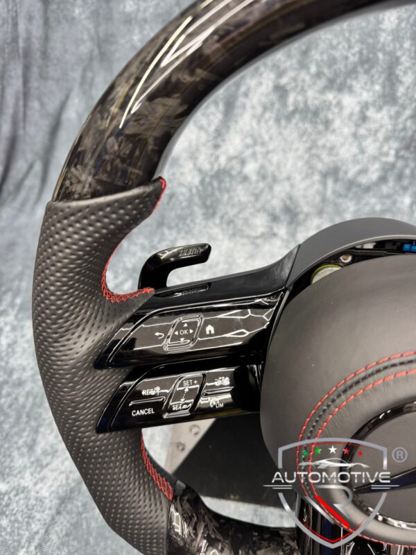 Volante (sportivo) Mercedes Benz AMG 2024 con airbag in carbonio forgiato e pelle - immagine 5
