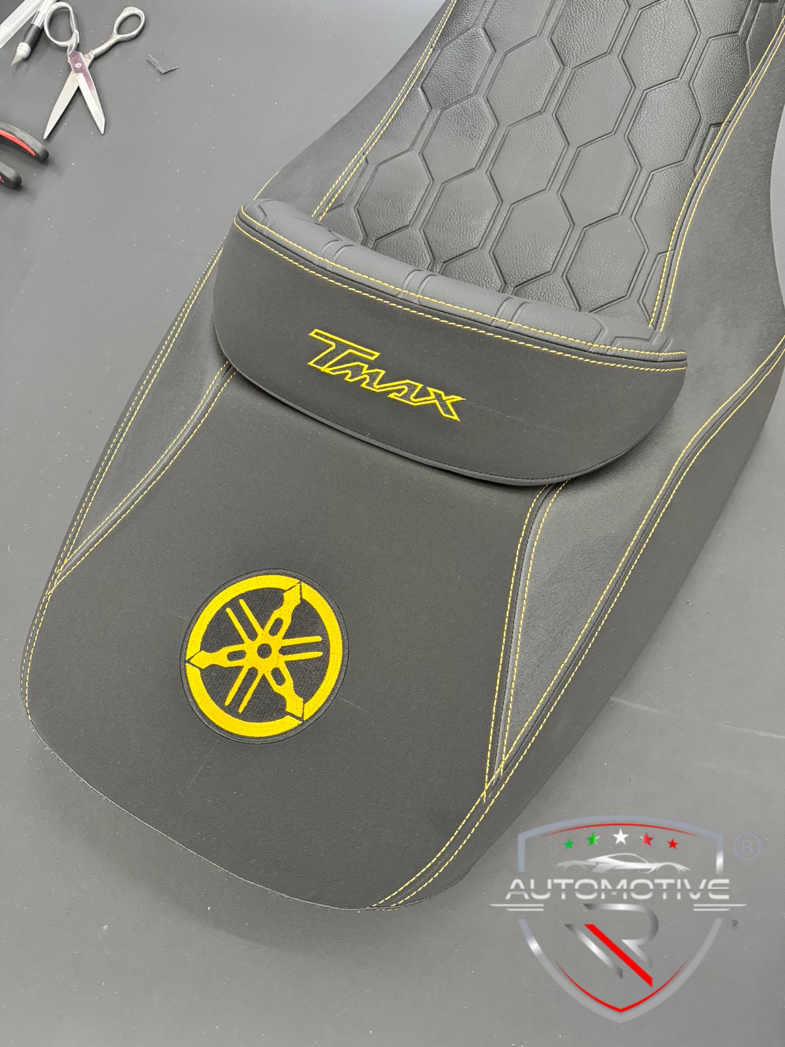 Rivestimento sella Yamaha T-Max 500/530 Cuciture Oro - immagine 3