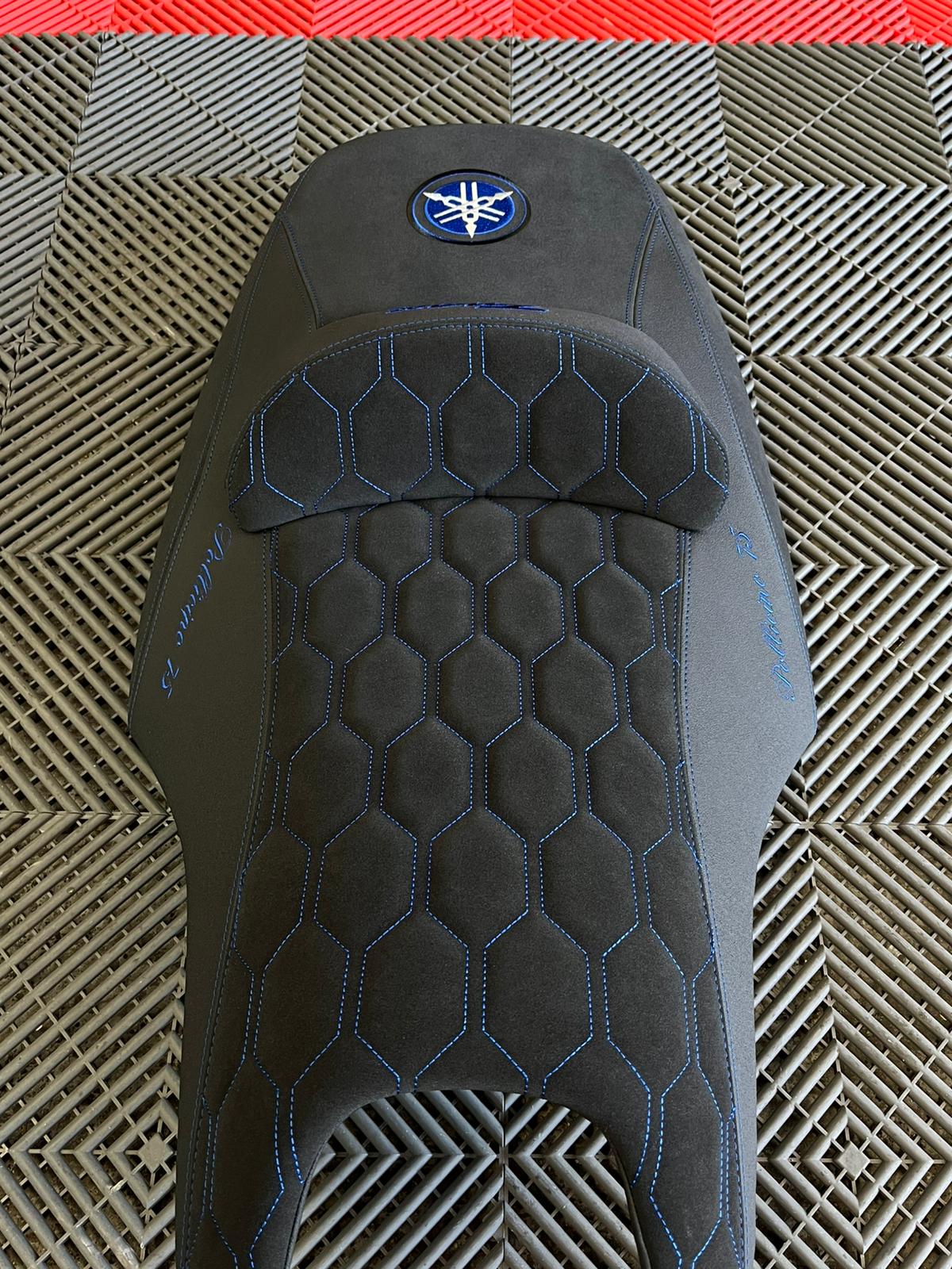 Rivestimento sella Yamaha T-Max 500/530 Cuciture BLU Personalizzata CNC - immagine 3