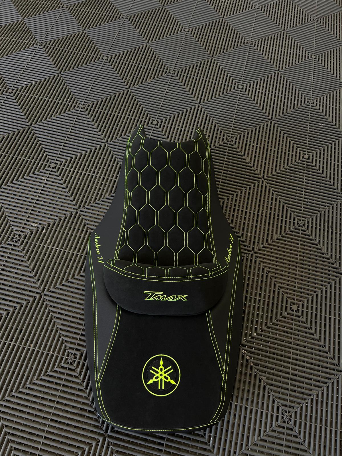 Rivestimento sella Yamaha T-Max 500/530 Cuciture Giallo Fluo Personalizzata CNC - immagine 3