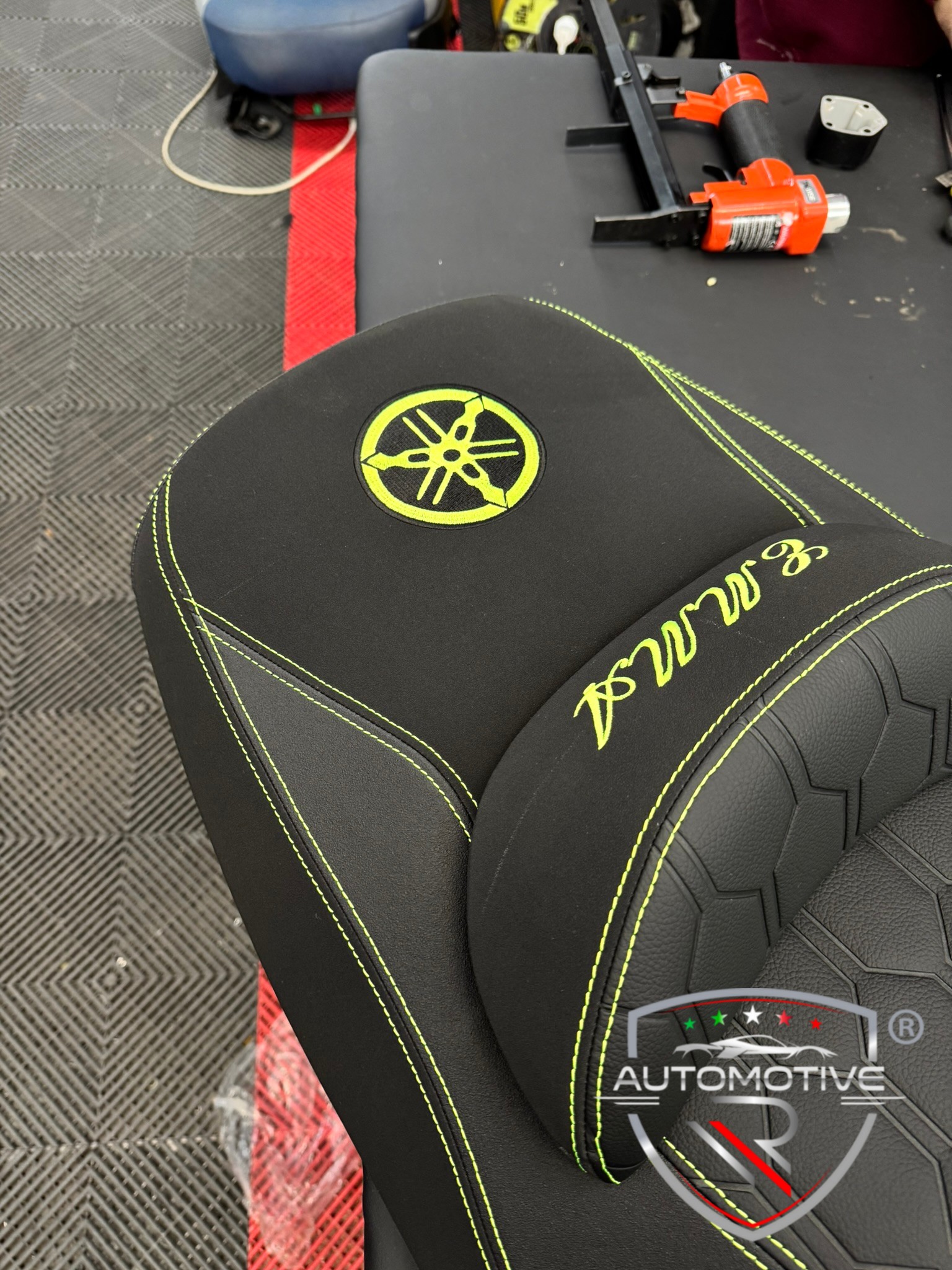 Rivestimento sella Yamaha T-Max 500/530 Cuciture Giallo Fluo Personalizzata - immagine 4