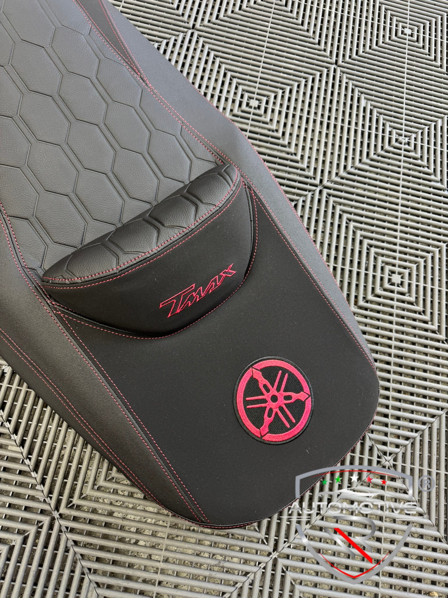 Rivestimento sella Yamaha T-Max 500 Cuciture Rosse - immagine 5