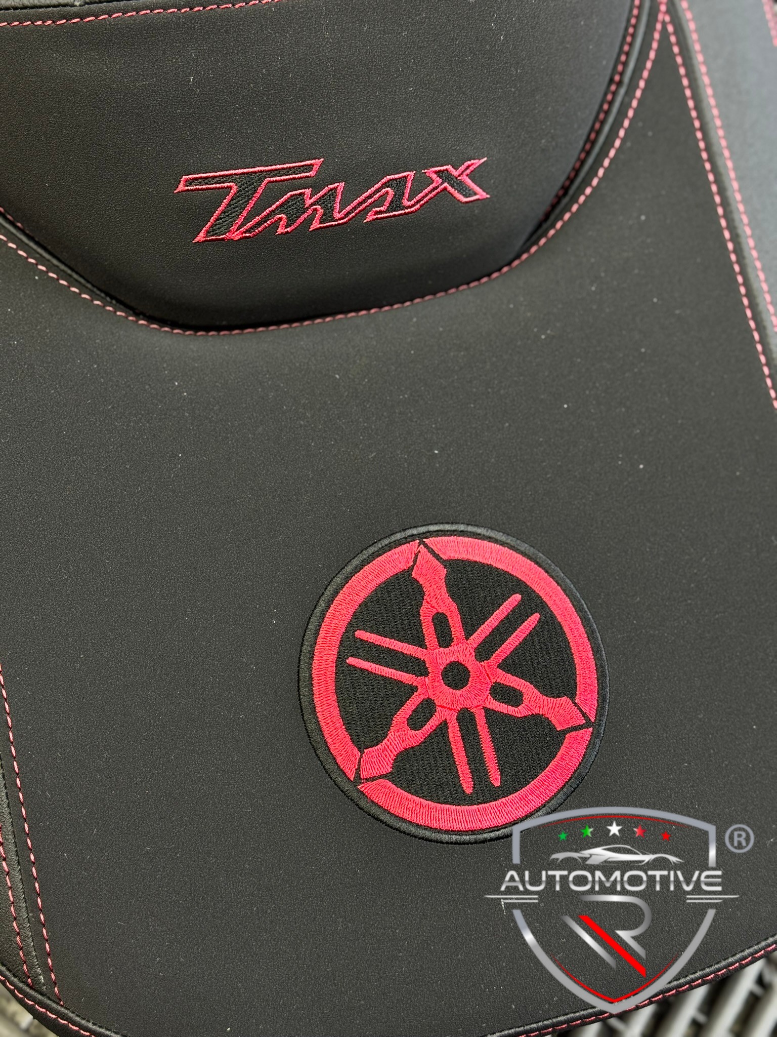Rivestimento sella Yamaha T-Max 500 Cuciture Rosse - immagine 4