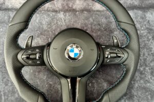 Volante BMW M Sport completo di Airbag (modello M3) – Pelle Liscia e Punzonata con Cuciture M