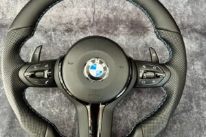 Volante BMW M Sport Completo di Airbag | Pelle Liscia e Punzonata | Cuciture M | Serie 1 E8X - Serie 3 E9X - X1 - X5 - X6